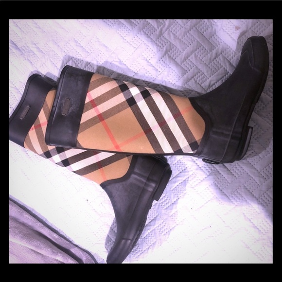 Burberry Winter Boots - Picture 1 of 2